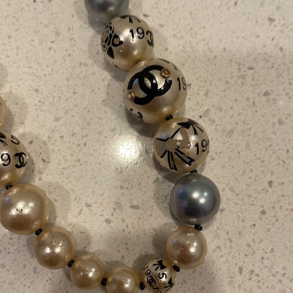 Authentic Chanel relaunch 1919 pearl necklace - Picture 5 of 16